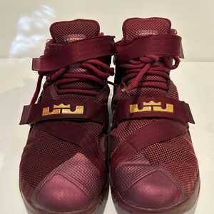 Men's Nike LeBron Soldier 9 Premium Basketball Shoes Sneakers Sz 10 Deep Garnet